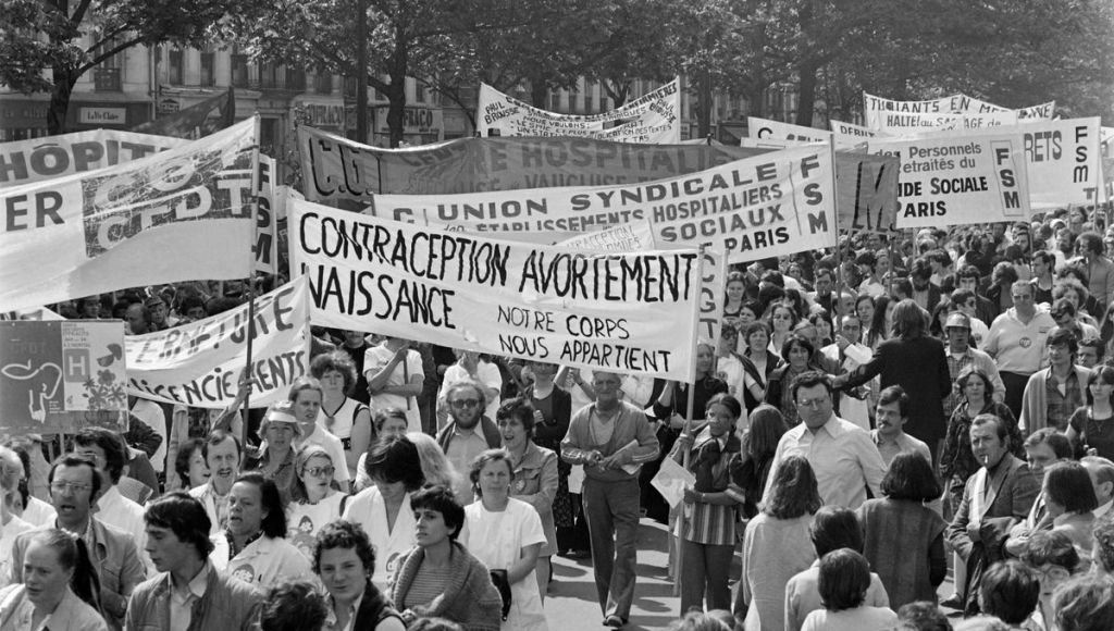 Source : https://www.francebleu.fr/infos/societe/un-demi-siecle-d-histoire-feministe-le-mouvement-de-liberation-des-femmes-fete-ses-50-ans-1598275138